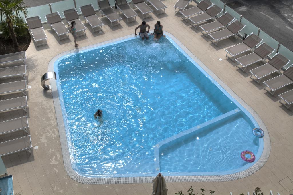Hotel Casella Pietra Ligure Bagian luar foto