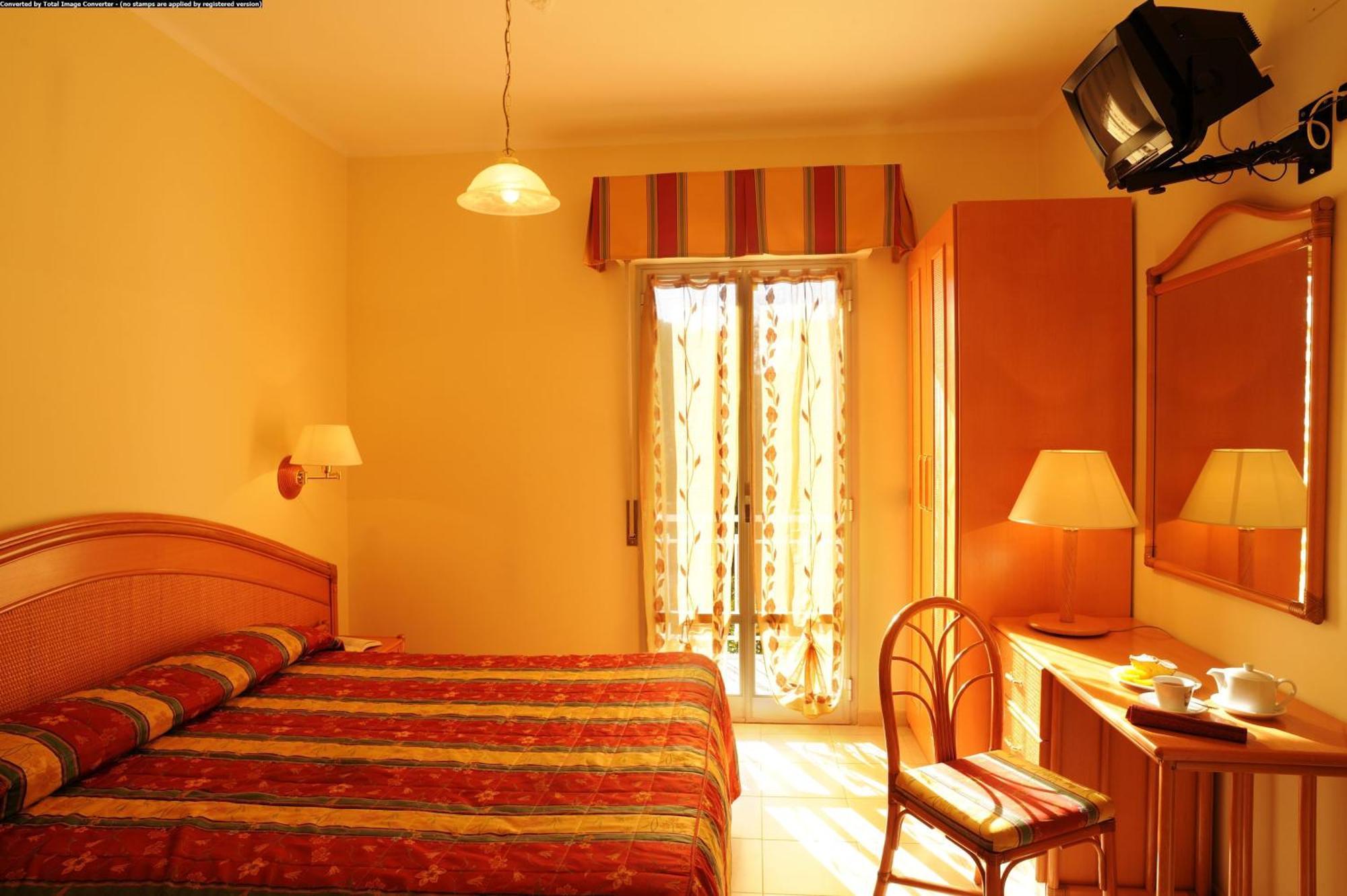 Hotel Casella Pietra Ligure Ruang foto