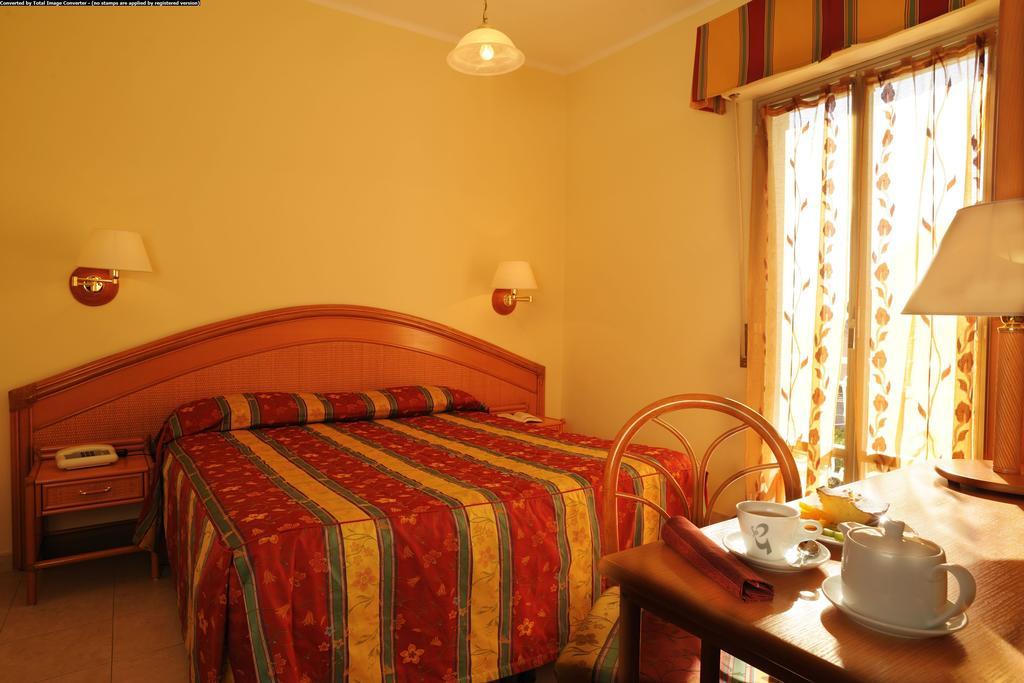 Hotel Casella Pietra Ligure Ruang foto