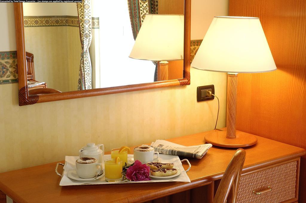 Hotel Casella Pietra Ligure Ruang foto