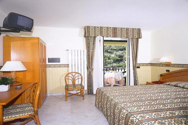 Hotel Casella Pietra Ligure Bagian luar foto
