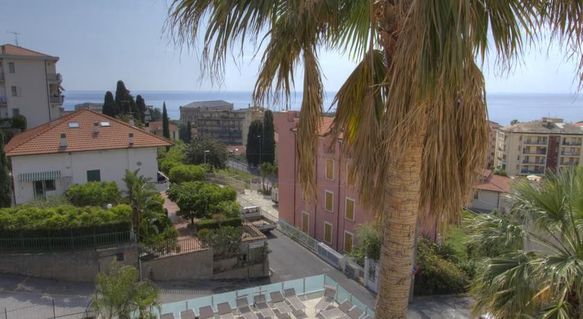 Hotel Casella Pietra Ligure Bagian luar foto